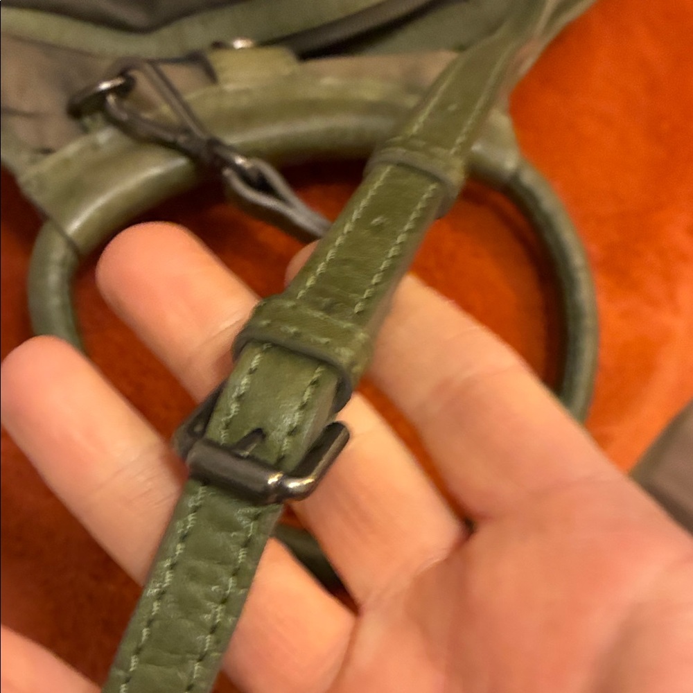 Elegant Woven Leather Handbag - Army Green and Cream - Picture 14 of 14
